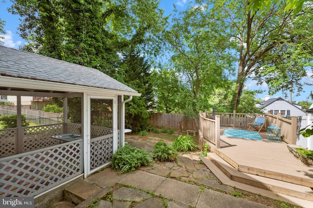 412 Linda Ave, Linthicum Heights, MD 21090 - fenced backyard featuring a wooden deck