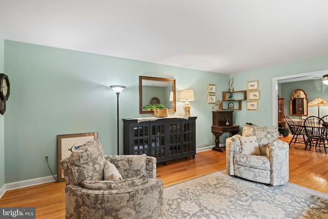 8543 Ingleton Rd, Easton, MD 21601 - living area with wood finished floors, ceiling fan, and baseboards