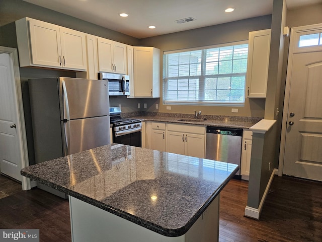 kitchen with visible vents, recessed lighting, a sink, dark wood finished floors, and appliances with stainless steel finishes