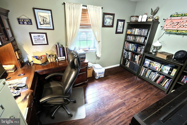 365 Apple Tree Ln, Mount Wolf, PA 17347 - office space featuring wood finished floors and baseboards