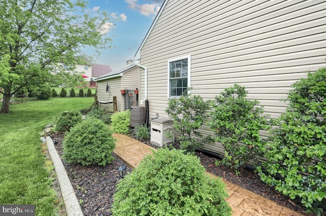 365 Apple Tree Ln, Mount Wolf, PA 17347 - view of grassy yard