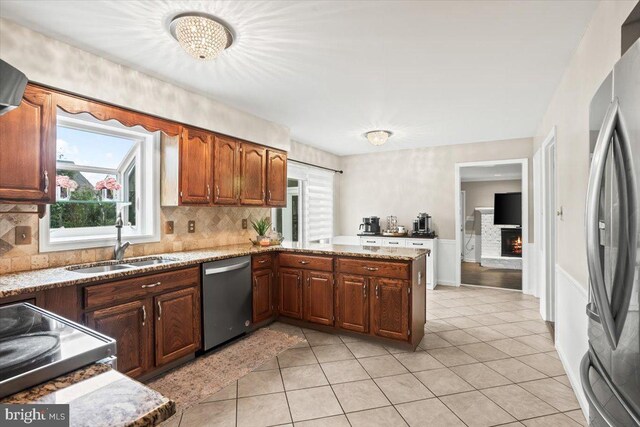 6122 Wallingford Way, Mechanicsburg, PA 17050 - kitchen with a peninsula, backsplash, appliances with stainless steel finishes, and a sink