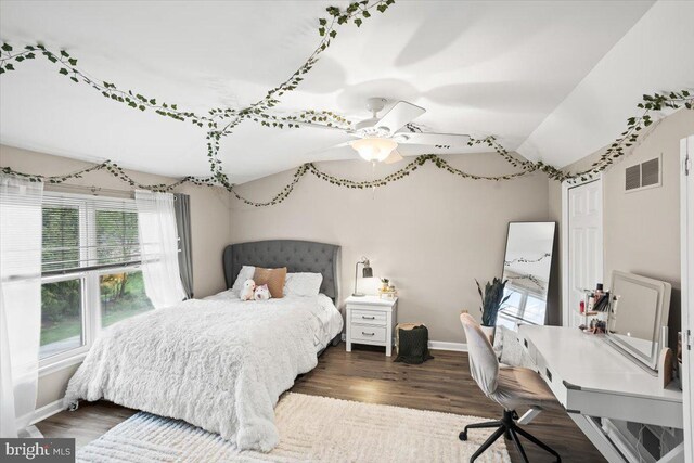 6122 Wallingford Way, Mechanicsburg, PA 17050 - bedroom with wood finished floors, visible vents, baseboards, and a ceiling fan