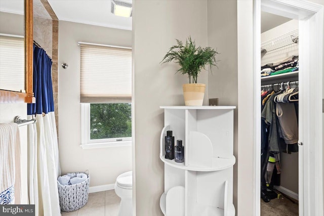 6122 Wallingford Way, Mechanicsburg, PA 17050 - bathroom featuring toilet, baseboards, visible vents, curtained shower, and a spacious closet