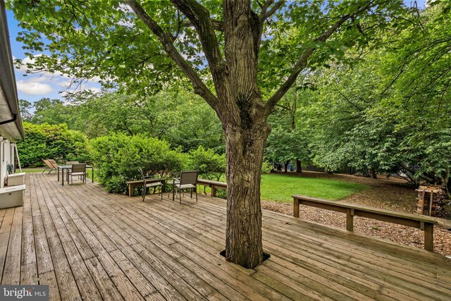 15708 Thompson Rd, Silver Spring, MD 20905 - wooden terrace with outdoor dining space