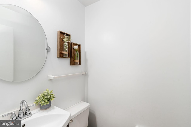 bathroom featuring a sink and toilet