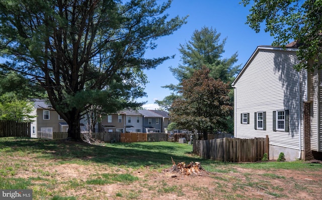 view of yard with fence and a residential view