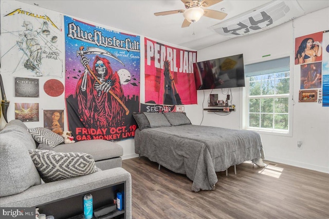 bedroom featuring baseboards, a ceiling fan, and wood finished floors