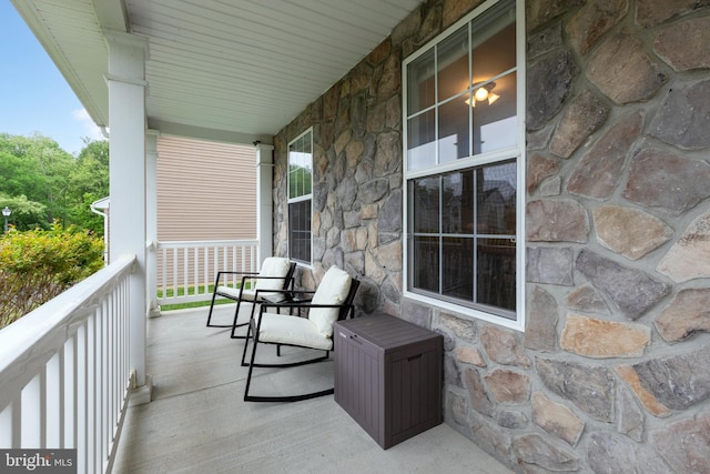 110 Trout Stream Dr, Newark, DE 19711 - view of covered porch