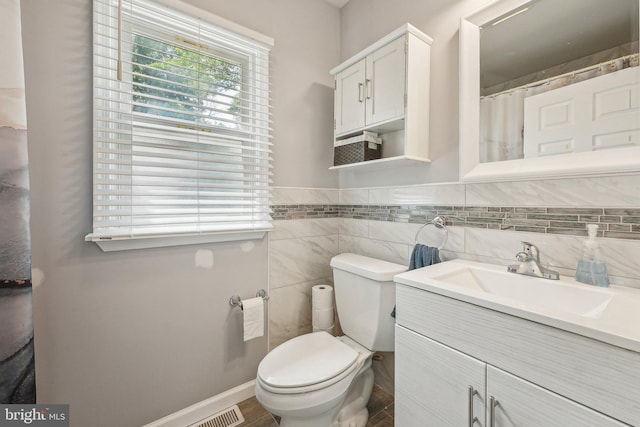 562 Washington Ave, Ewing, NJ 08628 - bathroom with toilet and vanity