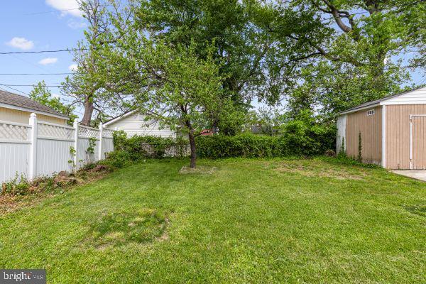 view of yard featuring fence and an outdoor structure