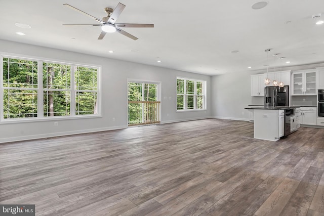 14875 Buckingham Ct, Issue, MD 20645 - unfurnished living room featuring wood finished floors, baseboards, recessed lighting, and a ceiling fan