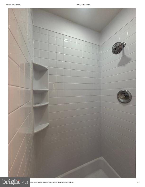 7204 Croydon Rd, Baltimore, MD 21207 - full bathroom featuring tiled shower