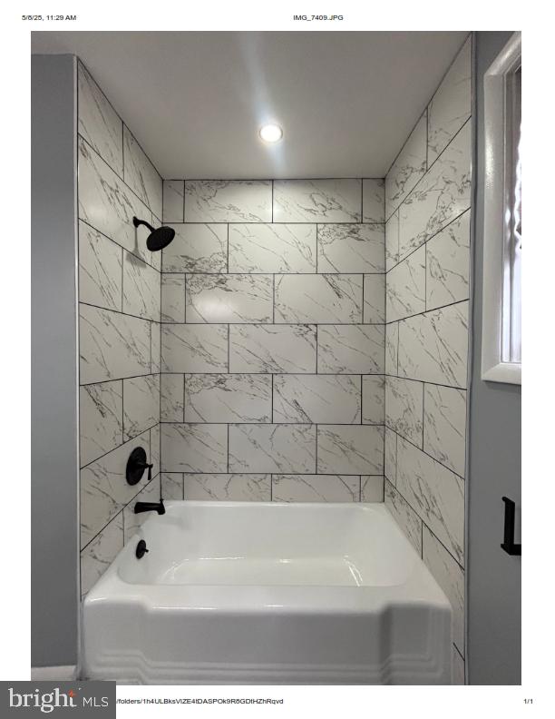 7204 Croydon Rd, Baltimore, MD 21207 - full bath featuring shower / bathtub combination and recessed lighting