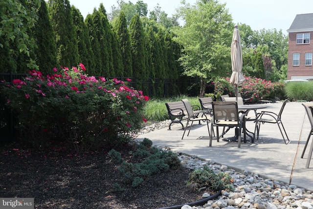 178 Creekside Way, Burlington, NJ 08016 - view of patio / terrace featuring fence and outdoor dining area