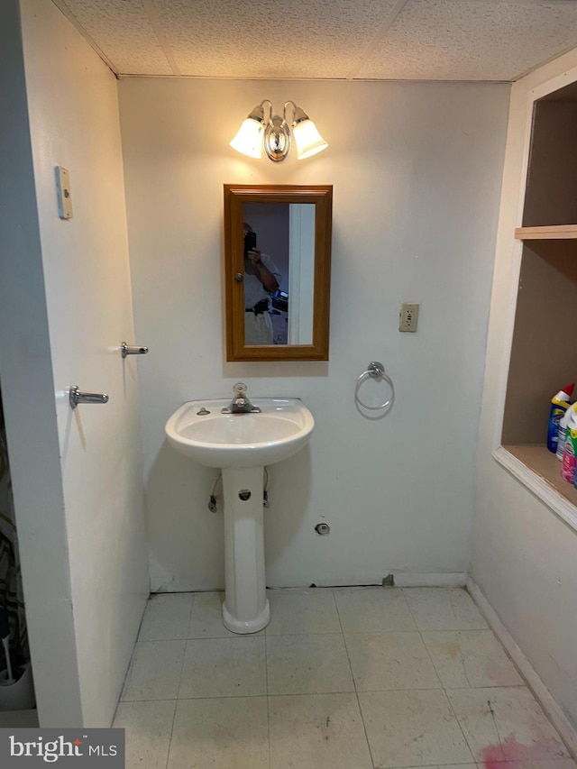 bathroom featuring tile patterned flooring and baseboards