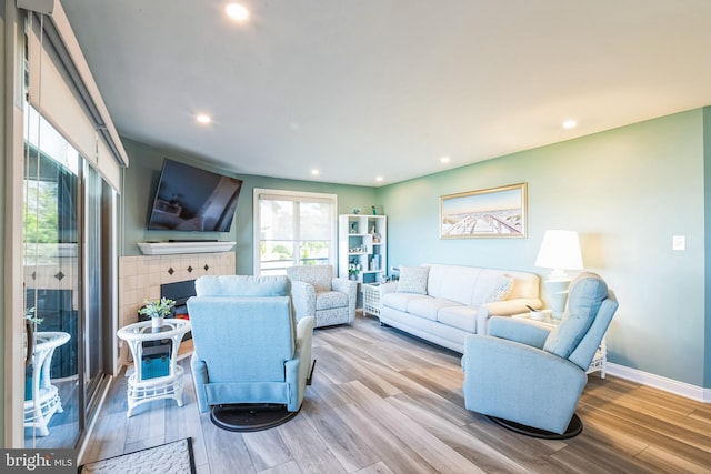 living room with wood finished floors, recessed lighting, and baseboards