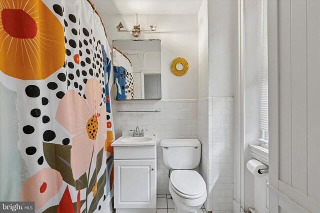 328 S Juniper St, Philadelphia, PA 19107 - full bath featuring toilet, tile walls, curtained shower, wainscoting, and vanity