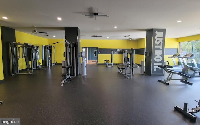 workout area with a ceiling fan and recessed lighting