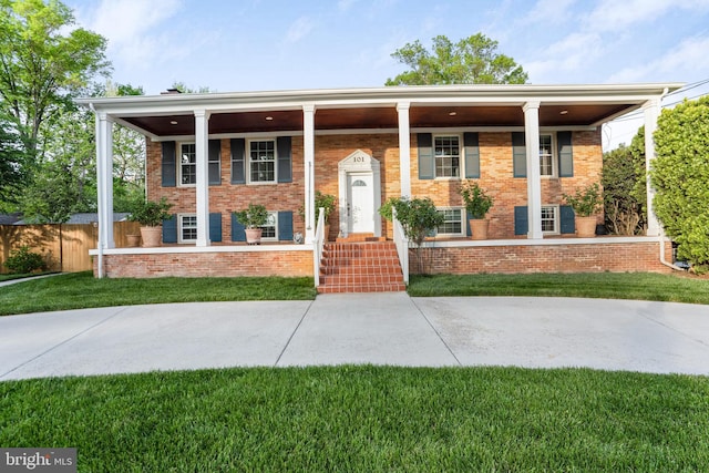 101 Oakmont Ct NE, Vienna, VA 22180 - bi-level home featuring brick siding