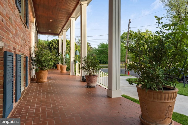 101 Oakmont Ct NE, Vienna, VA 22180 - view of covered porch