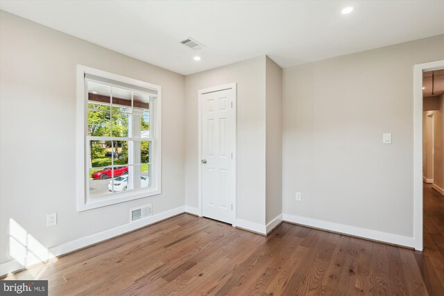101 Oakmont Ct NE, Vienna, VA 22180 - unfurnished room featuring baseboards, wood finished floors, and recessed lighting