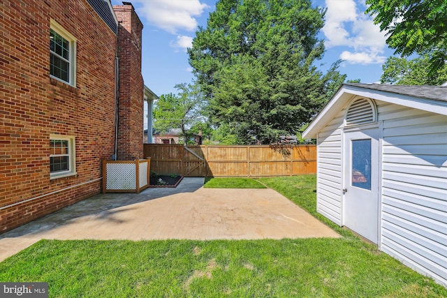 101 Oakmont Ct NE, Vienna, VA 22180 - view of yard with a patio