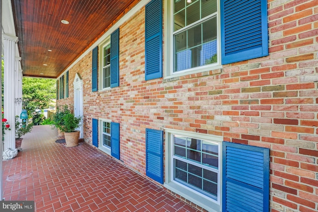 101 Oakmont Ct NE, Vienna, VA 22180 - view of covered porch