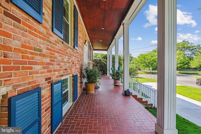 101 Oakmont Ct NE, Vienna, VA 22180 - view of porch