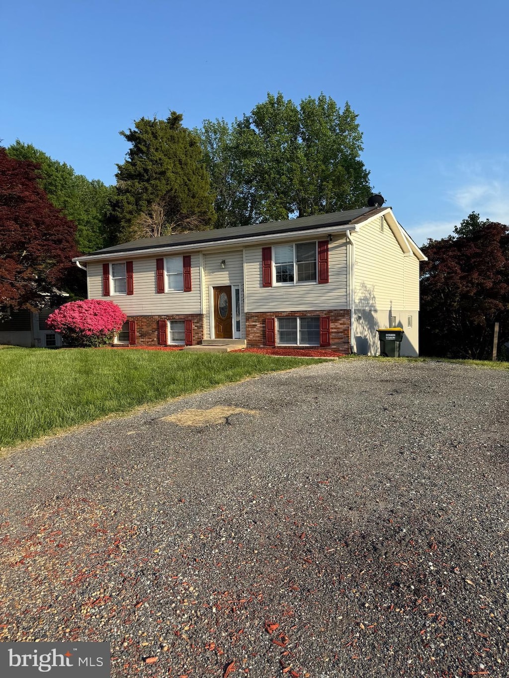 split foyer home with a front lawn