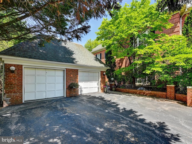 26 Bellchase Ct Unit B, Pikesville, MD 21208 - detached garage with fence