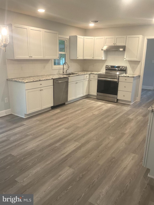 54 Bryan Dr, Rehoboth Beach, DE 19971 - kitchen featuring stainless steel appliances, baseboards, decorative backsplash, and a sink