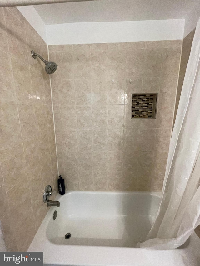 full bath with shower / bathtub combination with curtain and visible vents