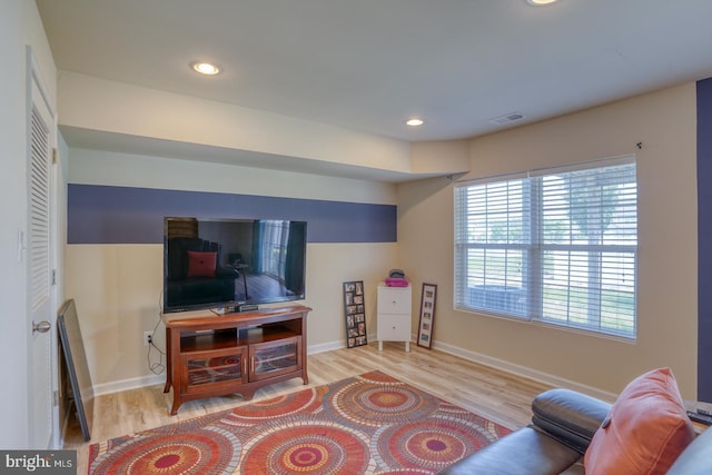 living room featuring recessed lighting, baseboards, visible vents, and wood finished floors