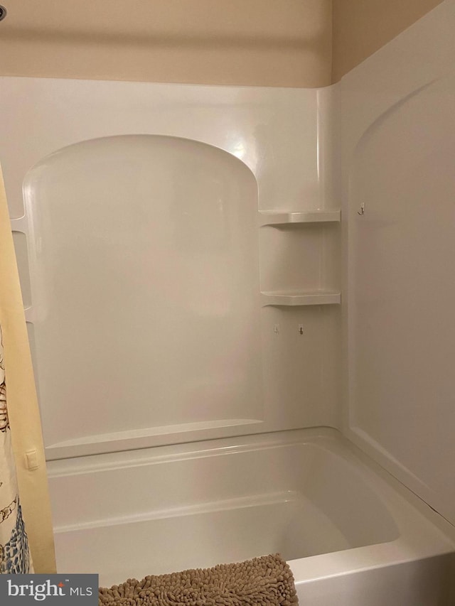 full bath featuring shower / bath combo with shower curtain