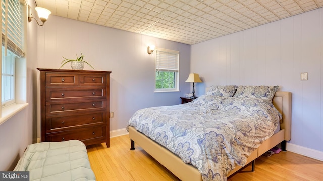 100 Lakeview Dr, Ridley Park, PA 19078 - bedroom with light wood-style floors and baseboards