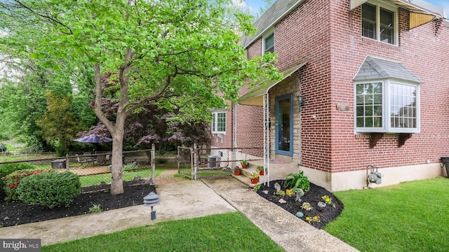 100 Lakeview Dr, Ridley Park, PA 19078 - view of front of home with fence, brick siding, and a front yard