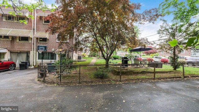 100 Lakeview Dr, Ridley Park, PA 19078 - exterior space featuring fence