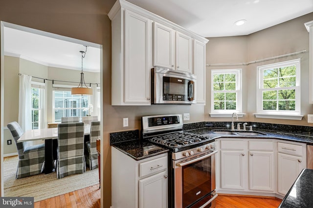 21591 Awbrey Pl, Broadlands, VA 20148 - kitchen featuring stainless steel appliances, a sink, light wood-type flooring, dark stone countertops, and recessed lighting