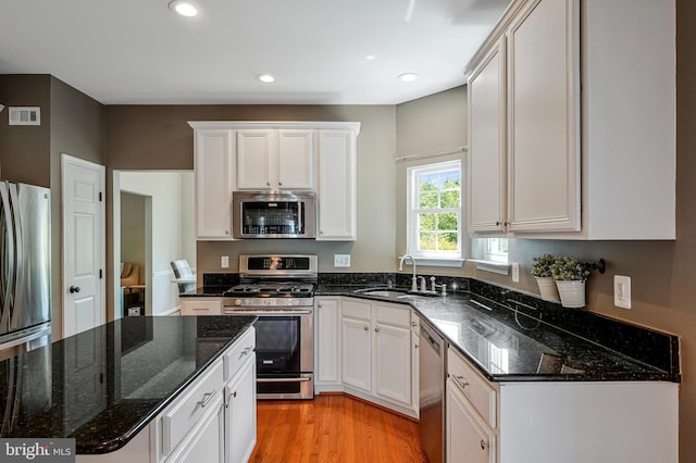21591 Awbrey Pl, Broadlands, VA 20148 - kitchen featuring stainless steel appliances, a sink, recessed lighting, dark stone countertops, and white cabinetry