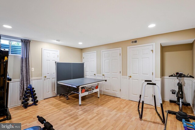 21591 Awbrey Pl, Broadlands, VA 20148 - recreation room featuring light wood-style flooring, a wainscoted wall, and recessed lighting