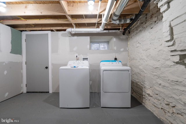 laundry room featuring laundry area and washer and clothes dryer