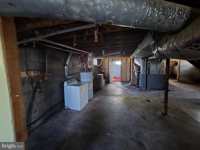 basement with washer / clothes dryer, heating unit, and electric water heater