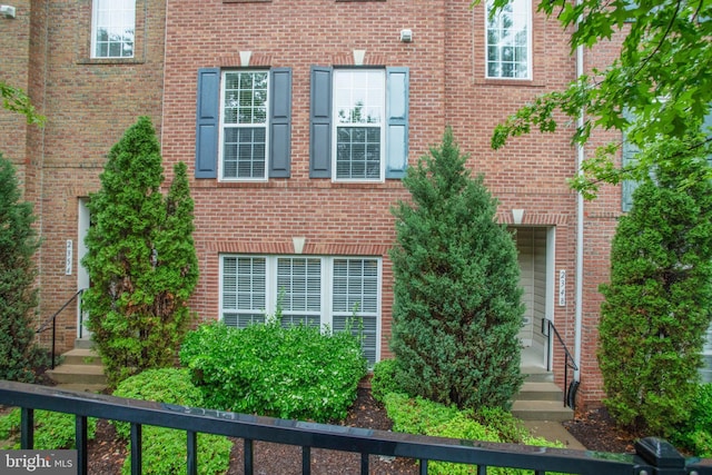 2350 Merseyside Dr, Woodbridge, VA 22191 - view of side of property with brick siding