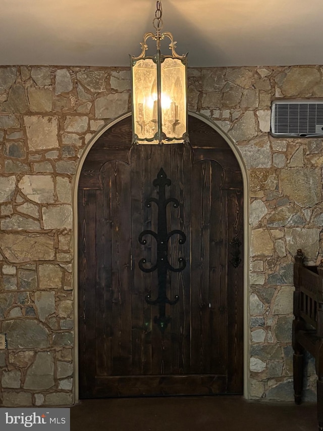 11500 Springridge Rd, Potomac, MD 20854 - detailed view of arched walkways and a chandelier