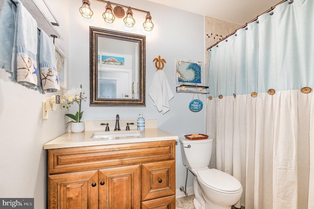 full bathroom with vanity, toilet, and a shower with curtain