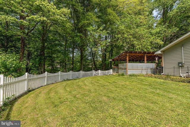 view of yard featuring fence