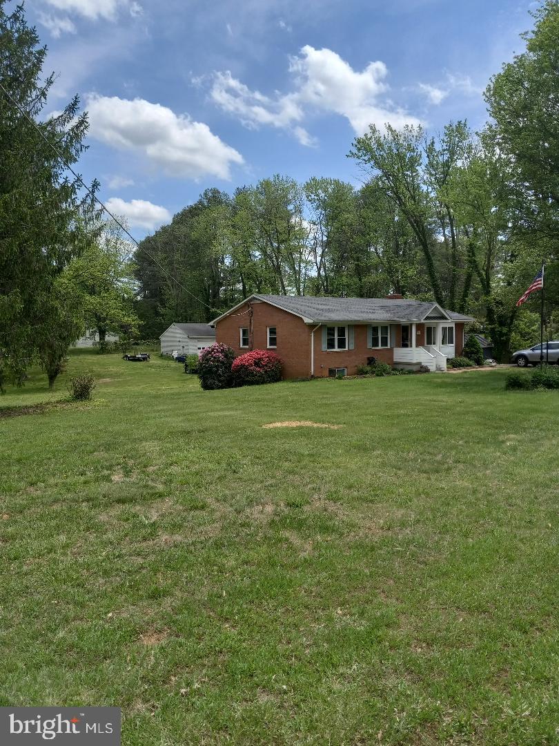 view of front of house with a front lawn and brick siding