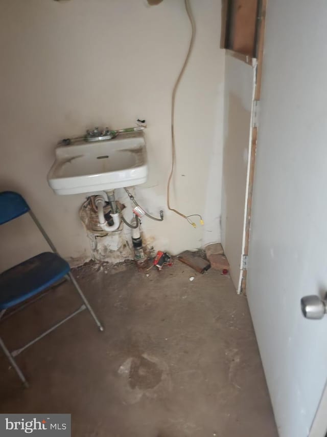 room details featuring a sink and concrete flooring