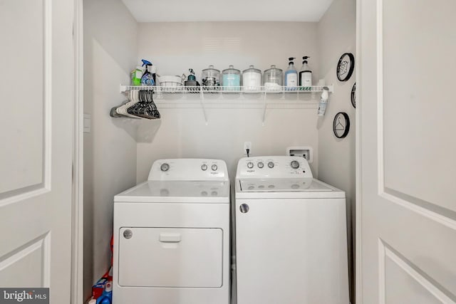 305 Maple Run Dr, York, PA 17404 - laundry room with washing machine and dryer
